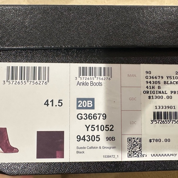 Brand new Chanel Booties in size 41.5 with pearl heel and suede. Never worn!! - Picture 6 of 6